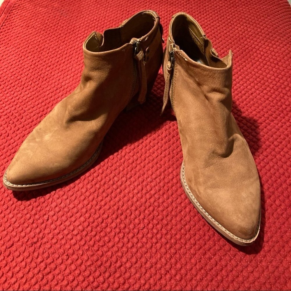 DOLCE VITA Sz 9 Western Style Stacked Heel Suede Leather Booties Inside Zipper